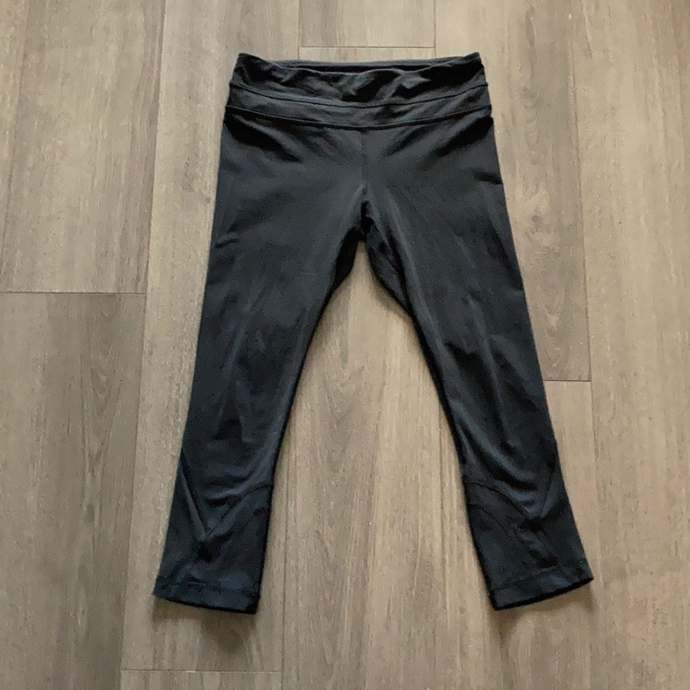 Lululemon Black Crop Leggings (size 6)